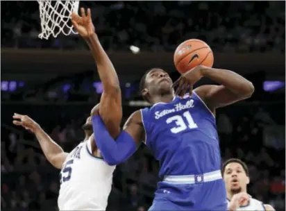  ?? FRANK FRANKLIN II — THE ASSOCIATED PRESS ?? Seton Hall’s Angel Delgado (31) and Villanova’s Darryl Reynolds (45) fight for control of the ball Friday in New York.