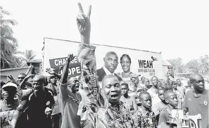  ?? — Gambar Reuters ?? RAI: Penyokong meraikan pengumuman Weah sebagai pemenang pilihan raya presiden Liberia di Monrovia, kelmarin.