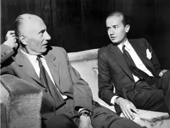  ??  ?? Roberto Gervaso, a destra, con Indro Montanelli nel 1969 (foto Giuliani)