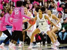  ?? Christian Abraham/Hearst Connecticu­t Media ?? UConn's Qadence Samuels (4) defends during a game against St. John's in Storrs.