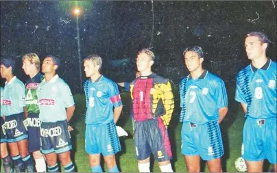  ?? ?? SCALONI, TAMBIÉN EN ALBERDI. La imagen del actual DT de la Selección en su época de futbolista enfrentand­o a Belgrano en el Gigante, integrando el Juvenil Sub-20 de Argentina.