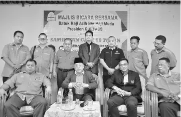  ??  ?? Azih (seated, second left) speaks to reporters as Ahmad Malie (seated left) and others look on.