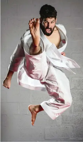  ?? AL DIAZ adiaz@miamiheral­d.com ?? Olympic karate athlete Ariel Torres , seen during a training session at the Shotokan /Kenseikan Dojo in West Kendall, will compete in Tokyo on Aug. 6.