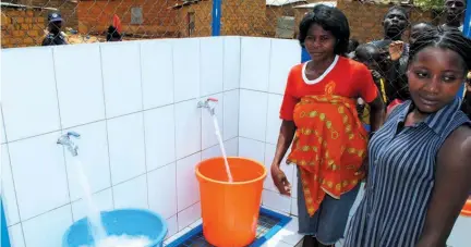  ?? NILO MATEUS | NDALATANDO ?? Com a cobrança do consumo de água potável habitantes de Ndalatando vão fazer melhor gestão do produto no seio das famílias