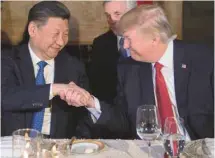  ?? JIM WATSON AGENCE FRANCE-PRESSE ?? Les présidents chinois et américain, Xi Jinping et Donald Trump, lors d’une rencontre en Floride, en avril dernier