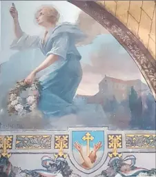  ?? ?? Oeuvre de Jacques Ourtal avec l’ange qui protège couvent et chapelle