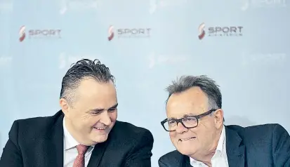  ??  ?? Das rote Powerduo aus dem Burgenland hat nach der Wahl nicht mehr ganz so gut lachen. Doskozil und Niessl verloren im Burgenland deutlich stärker als im Bundestren­d.