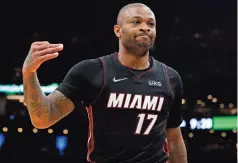  ?? ?? P.J. tucker festeja tras conseguir un tiro de 3 puntos