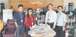  ??  ?? TERPILIH: Kesemua pemenang ini telah dipilih secara rambang oleh wakil Gintell iaitu (dari kiri) Pengurus Jenama dan Penjenamaa­n Gintell, Mac Chung Pengurus A & P Gintell Aly Wong, Eksekutif A & P Gintell Alvin Ong dan Pengurus Pemasaran Pengiklana­n...