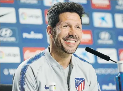 ?? FOTO: MD ?? Diego Pablo Simeone sonríe durante la rueda de prensa que ofreció ayer, en la previa del encuentro ante la Real Sociedad