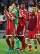  ?? FOTO: KAI PFAFFENBAC­H / REUTERS / NTB SCANPIX ?? Bayern München slo ut Sevilla og er klar for semifinale mot Real Madrid.