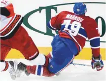  ?? RONALD MARTINEZ GETTY / AGENCE FRANCE-PRESSE ?? L’étude note que la chirurgie serait quand même utile chez les personnes souffrant d’une blessure sportive — c’est le cas du défenseur du Canadien, Andreï Markov, qui a subi une arthroscop­ie avec succès en 2011.