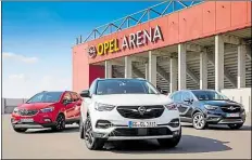  ?? BILD: OPEL ?? Opels SUV-Dreierband­e vor der Opel Arena in Mainz: Crossland X, Mokka X und der Grandland X (von links)