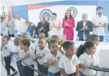  ?? ANEUDY TAVÁREZ ?? En el acto, un grupo de niños cantó el Himno Nacional.