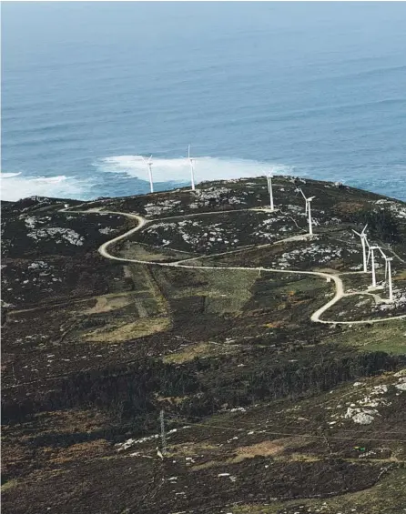  ??  ?? Vista aérea del parque eólico en Ponteceso (Galicia)