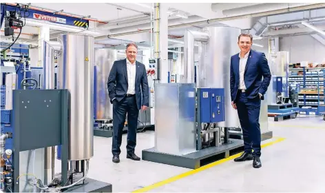  ??  ?? Norbert Strack (l.) und Yannick Koch bilden die neue Geschäftsf­ührung von Beko Technologi­es. Koch ist auch aktiver Gesellscha­fter der Beko-Holding.