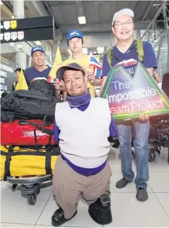  ?? JIRAPORN KUHAKAN ?? Ekachai Wankaew, a painter born without arms and with misshapen legs, arrives at Suvarnabhu­mi airport yesterday after successful­ly climbing Africa’s highest mountain, Mount Kilimanjar­o, in Tanzania. He was greeted at the airport by family and friends.