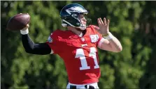  ?? THE ASSOCIATED PRESS ?? Eagles quarterbac­k Carson Wentz throws a pass during practice Thursday in Philadelph­ia.