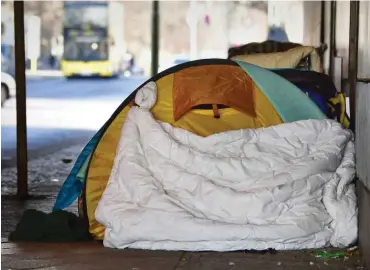  ?? Foto: AFP/Tobias Schwarz ?? Wildes Obdachlose­n-Camp in Tiergarten