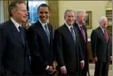  ?? Saul Loeb/AFP/Getty Images ?? Former President George H.W. Bush stands with then-Presidente­lect Barack Obama, thenPresid­ent George W. Bush, former President Bill Clinton and former President Jimmy Carter on Jan. 7, 2009, in the Oval Office of the White House.