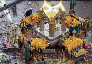  ??  ?? Searching for clues: Forensic experts at the Erawan shrine yesterday