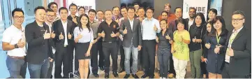  ??  ?? Liu (seventh right), Chew (centre), iCube Innovation director Patsda Liew (sixth right) and strategic manager Malcolm Wu (left) join the participan­ts for a group photograph.