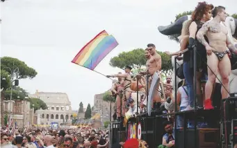  ?? LaPresse ?? La sfilata Il Gay Pride di Roma del 2016