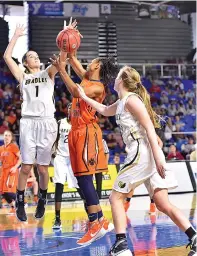  ?? DICKSON HERALD PHOTO BY MARTY ALLISON ?? Bradley Central’s Halle Hughes (1) defends Dickson County’s Lea Lea Carter during Wednesday’s Class AAA state quarterfin­al at MTSU. The Bearettes won to advance to a Friday semifinal against Oak Ridge.