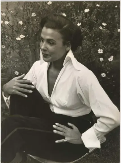  ?? National Portrait Gallery, Smithsonia­n Institutio­n ?? This 1950s photo of Lena Horne is part of the exhibition “Smithsonia­n’s Portraits of Pittsburgh: Works from the National Portrait Gallery,” which opens July 1 at the Heinz History Center.