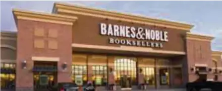  ??  ?? Barnes and Noble memulakan operasi selepas perintah berkurung dengan jumlah kedai buku yang semakin kecil serta tidak lagi menyediaka­n kerusi dan bangku.