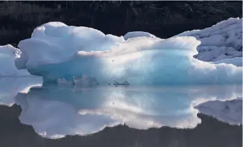  ?? RUTH FREMSON/THE NEW YORK TIMES 2019 ?? Icebergs that calved from a glacier float in Portage Lake near Anchorage, Alaska. Climate change is seen as a driver behind the breakage.