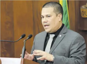  ?? (Photo: Joseph Wellington) ?? SAMUDA... some business owners have found a way to get around the ban on Styrofoam by using another plastic solution for lunch boxes.