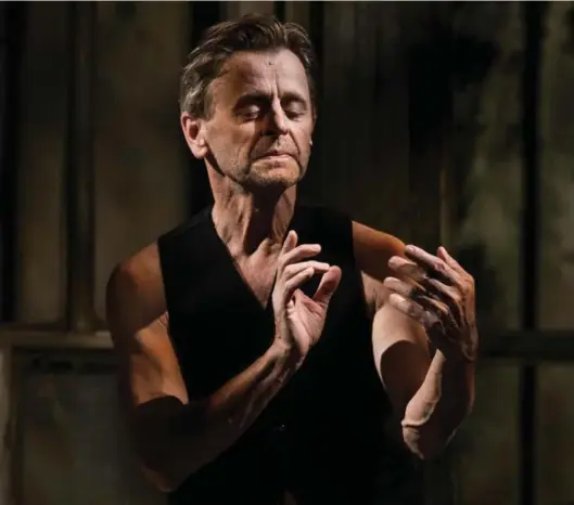  ?? JANIS DEINATS ?? Mikhail Baryshniko­v, the famed Russian dancer, will use body language to evoke the poetry of Nobel Prize-winning Russian poet Joseph Brodsky in Brodsky/Baryshniko­v.