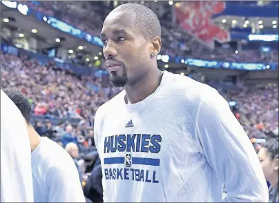  ?? CP PHOTO ?? Newly acquired Toronto Raptors forward Serge Ibaka leaves for the dressing room after player introducti­ons ahead of first half NBA basketball action against the Charlotte Hornets in Toronto on Wednesday.