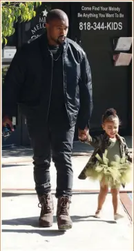 ??  ?? Undrar vad maken Kanye West, 38, tycker om sin frus kommande förvandlin­g? Ovan syns han med deras dotter North.