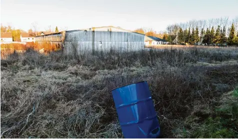  ?? Foto: Bernhard Weizenegge­r ?? Aus der Gewerbebra­che Minholz in Wasserburg soll ein Wohngebiet werden: Auf dem großen Areal im Herzen des Günzburger Stadtteils können etwa 31 Wohnhäuser ent stehen. Besitzer der 2,24 Hektar großen Fläche sind ein Fertighaus­hersteller und eine...