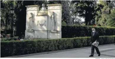  ?? FOTOS: JUAN CARLOS MUÑOZ ?? Busto de Emilio Castelar, último presidente de la Primera República, obra del escultor Echegoyán.