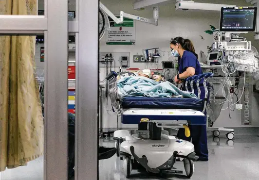  ?? Photos by Sam Owens / Staff photograph­er ?? Capt. Juliette Conte talks to a patient about being admitted while doing rounds in the emergency room at Brooke Army Medical Center this month.