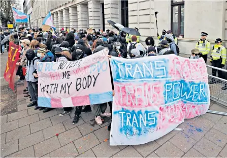  ?? ?? Dozens of police officers were required to prevent the demonstrat­ors entering the conference in central London