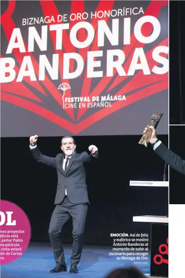  ?? FOTOS: EFE. ?? EMOCIÓN. Así de feliz y eufórico se mostró Antonio Banderas al momento de subir al escenario para recoger su Biznaga de Oro.