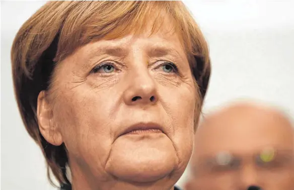  ?? FOTO: AFP ?? Demonstrie­rte Stärke trotz herber Verluste der CDU: Kanzlerin Angela Merkel am Wahlabend im Adenauer-Haus.