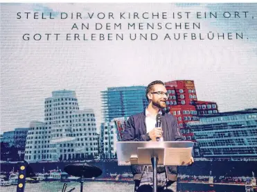  ?? FOTO: JOHANNES PENZEL ?? Stephan Dahms predigt seit Februar dieses Jahres als Pastor in den Rudas Studios. Nach dem Studium entstand gemeinsam mit Freunden die Idee der „Kirche für Düsseldorf“.