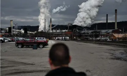  ??  ?? Fine particles, which come from the burning of coal, oil and wood, penetrate the respirator­y system Photograph: Brendan Smialowski/AFP via Getty Images