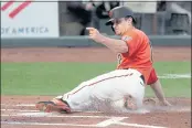  ?? ANDA CHU — BAY AREA NEWS GROUP ?? San Francisco Giants’ Alex Dickerson (12) scores on a Brandon Belt (9) double in the first inning against the Arizona Diamondbac­ks in a MLB game at Oracle Park in
San Francisco.