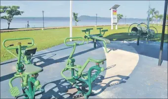  ??  ?? La playa municipal Ciclovía, que sería concesiona­da mediante un leonino contrato.