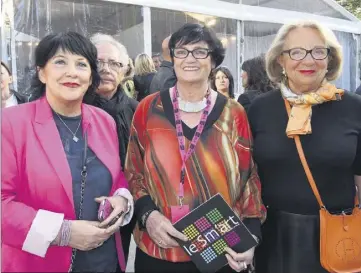  ?? (Photos DR) ?? Christiane Michel (au centre), créatrice et commissair­e du Sm’art.