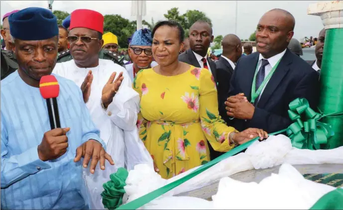  ??  ?? L-R: Prof. Yemi Osinbajo, Gov. Dave Umahi, Damilola Ogunbiyi and Prof. Chinedum Nwajiuba at the unveiling ceremony