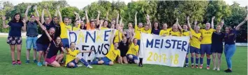  ?? Foto: TSV Ustersbach ?? Nach zwei Abstiegen in Folge konnten die Fußball Frauen des TSV Ustersbach wieder einen Aufstieg feiern und kehren in die Kreisliga zurück.