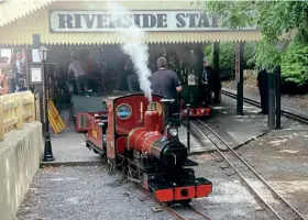  ?? JAMES HAMILTON ?? Right: Resident Alice in its new red livery at Riverside terminus station.