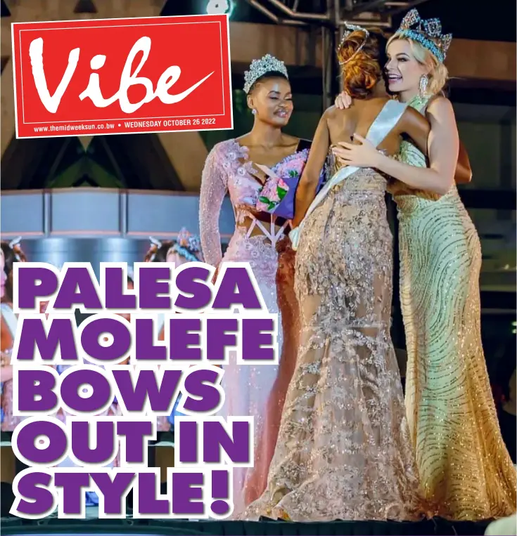  ?? ?? BEAUTIES: Miss World congratula­tes the new Miss Botswana as Palesa looks on.